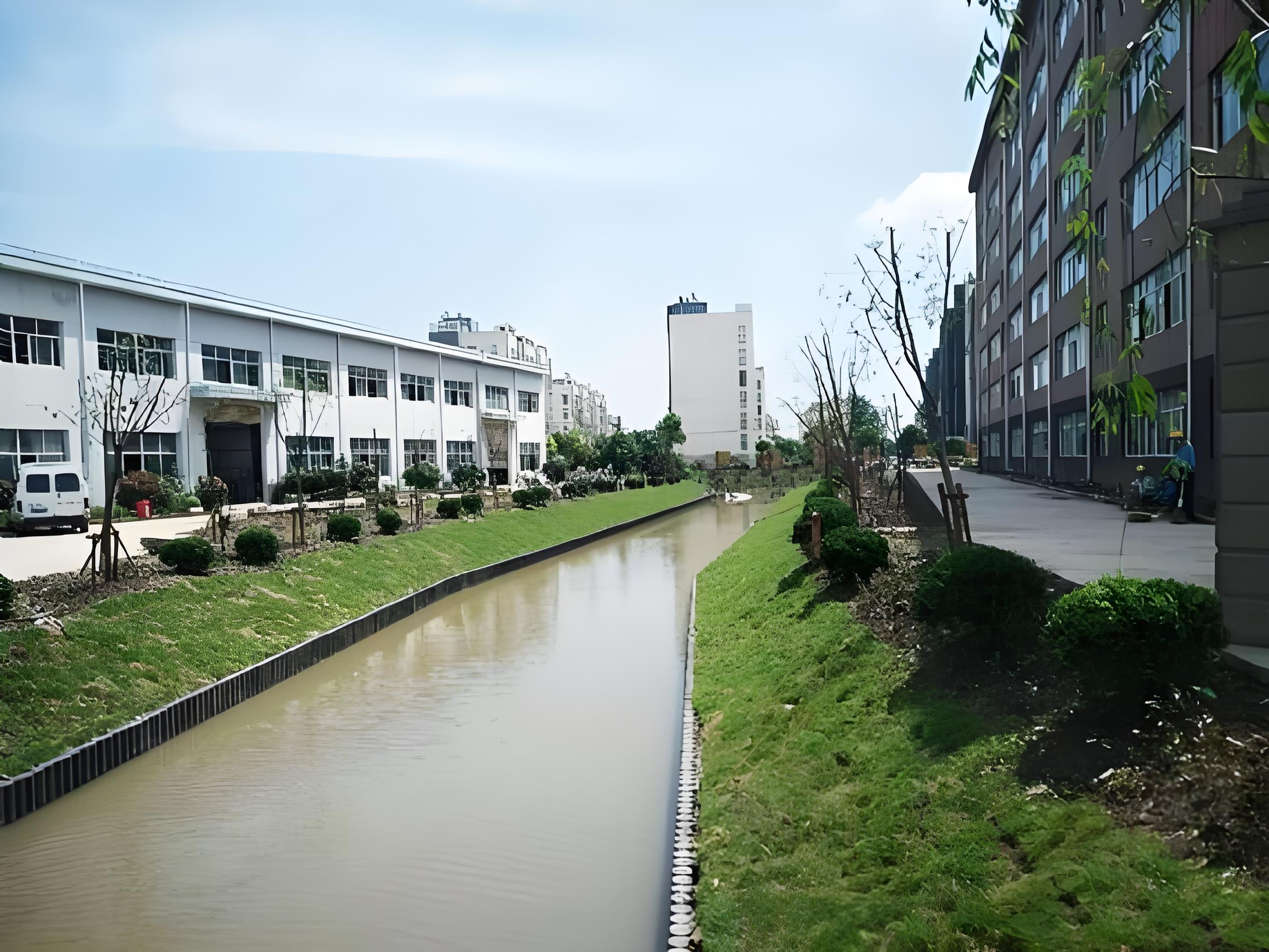 水泥仿木樁廠家泓樺錦嘉 - 河道仿木樁的規(guī)格怎么根據(jù)河道寬度選？